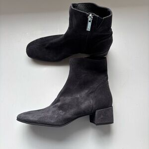 AQUATALIA WOMEN REISS DARK GREY FINE‎ SUEDE DRESSY OFFICE ZIP BOOTS SIZE 6